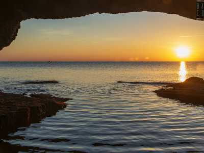 E ci basta un attimo per ritornare indietro di cinquecento anni, quando la splendida Regina ammirava il sole alzarsi dal mare assieme al suo amatissimo marchese